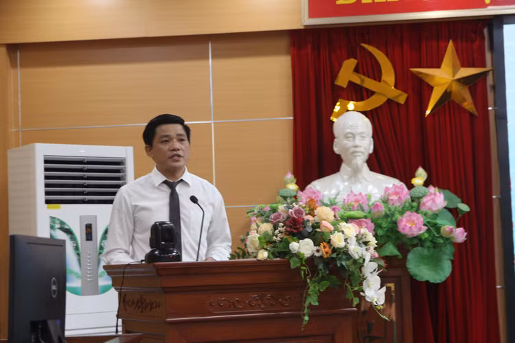 PGS.TS Nguyễn Duy Ánh phát biểu trong buổi họp báo