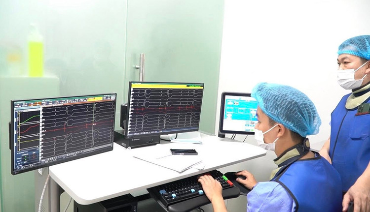 Triệt đốt ổ loạn nhịp tim bằng sóng RF - Ảnh BVCC