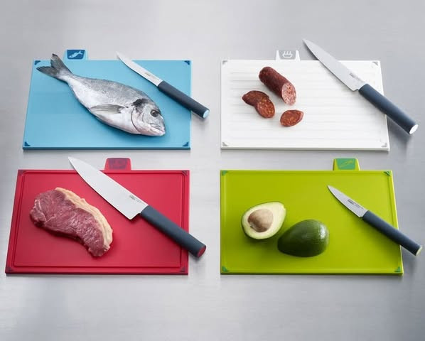 Chuẩn bị riêng thớt thái đồ sống và thức ăn chín - Ảnh minh họa