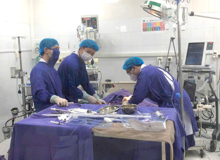 Bệnh nhân chấn thương sọ não biến chứng thuyên tắc động mạch phổi nguy kịch được thực hiện kỹ thuật ECMO. - Ảnh BVCC