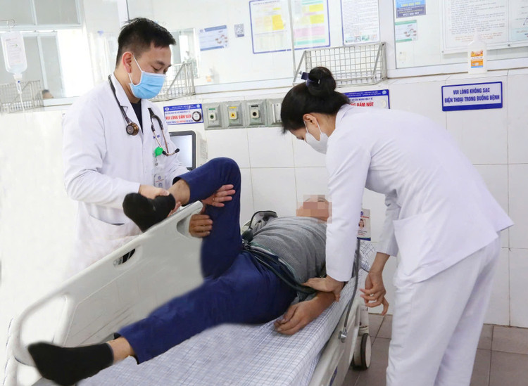 Hình ảnh người bệnh được thăm khám tại Trung tâm Đột quỵ - Ảnh BVCC