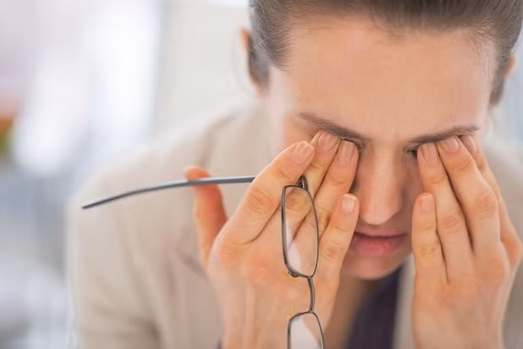 Phân biệt tình trạng nhìn mờ do các bệnh về mắt và đột quỵ