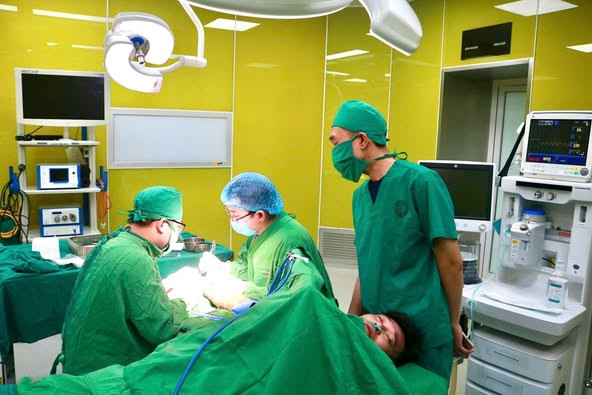 Chỉ vì tin vào &quot;thần y&quot;, bệnh nhân đã phải phẫu thuật - Ảnh BVCC