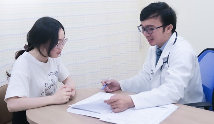 Tư vấn cho bệnh nhân hạ canxi máu tại Bệnh viện Đa khoa Tâm Anh TP HCM.