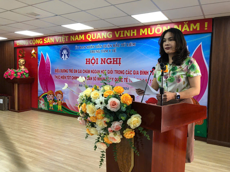 Bà Vũ Thị Thanh Thúy - Phó Chi cục trưởng Chi cục Dân số Hà Nội phát biểu chỉ đạo tại hội nghị