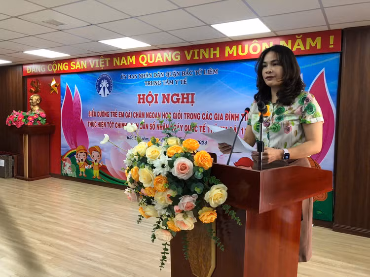 Bà Vũ Thị Thanh Thúy - Phó Chi cục trưởng Chi cục Dân số Hà Nội phát biểu chỉ đạo tại hội nghị