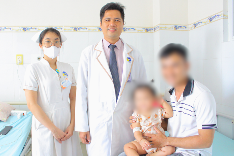 Sau hồi sức tích cực bé gái đã ổn định sức khỏe - Ảnh BVCC