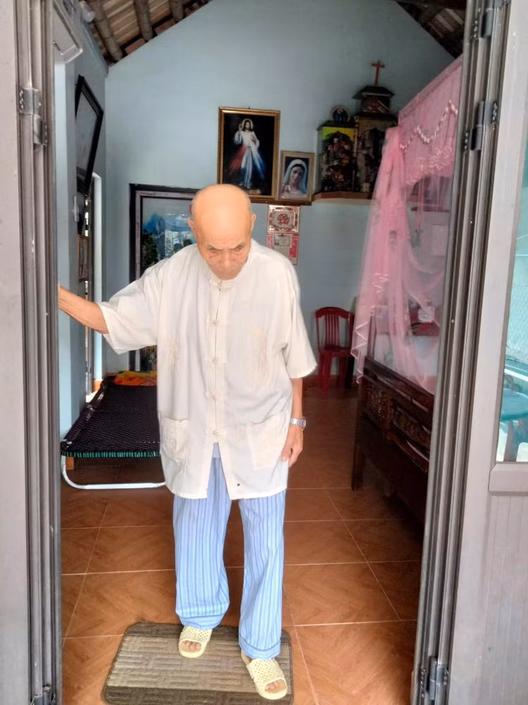 Cụ ông đã khỏe mạnh để trở về cuộc sống thường nhật - Ảnh BVCC Cụ ông đã khỏe mạnh để trở về cuộc sống thường nhật - Ảnh BVCC