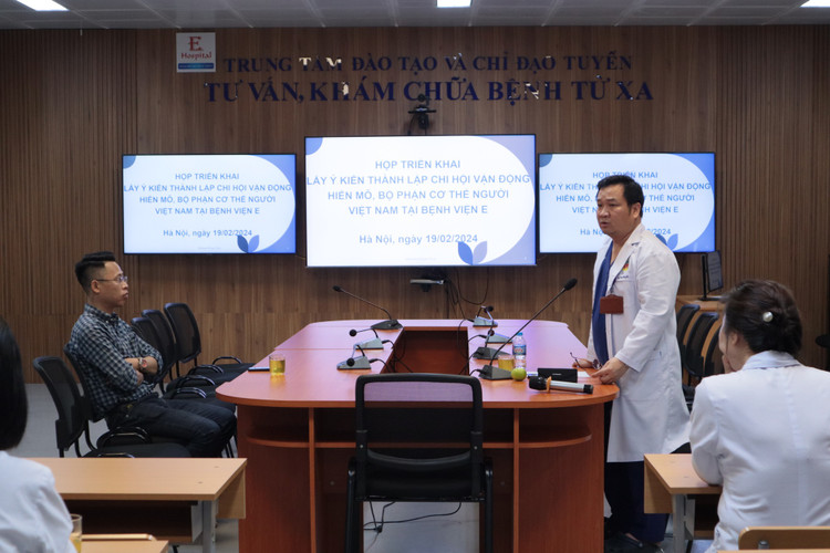 TS.BS Phan Thảo Nguyên phát biểu tại phiên họp