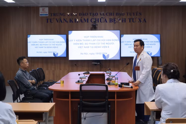 TS.BS Phan Thảo Nguyên phát biểu tại phiên họp