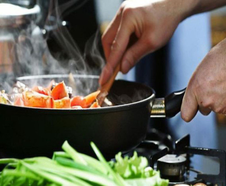 Chế biến thực phẩm tươi sống để phòng tránh ngộ độc do botulinum - Ảnh minh hoạ