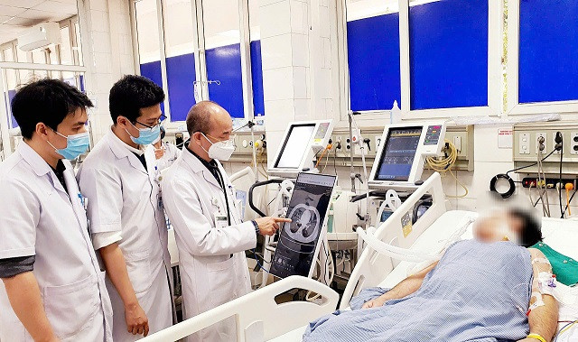 Bệnh nhân mắc sởi biến chứng nguy kịch tại Bệnh viện Bạch Mai - ảnh BVCC Bệnh nhân mắc sởi biến chứng nguy kịch tại Bệnh viện Bạch Mai - ảnh BVCC