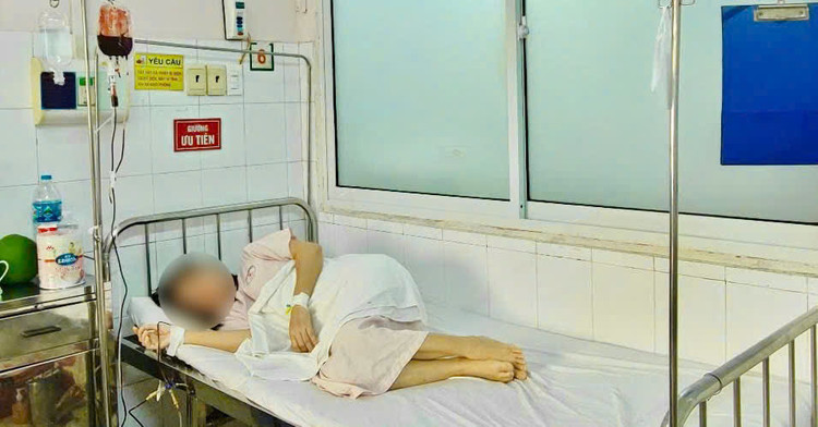 Bệnh nhân N.T.L (40 tuổi) bị băng huyết mất 3/4 lượng máu của cơ thể vì tự phá thai tại nhà bằng thuốc mua trên mạng - Ảnh BVCC