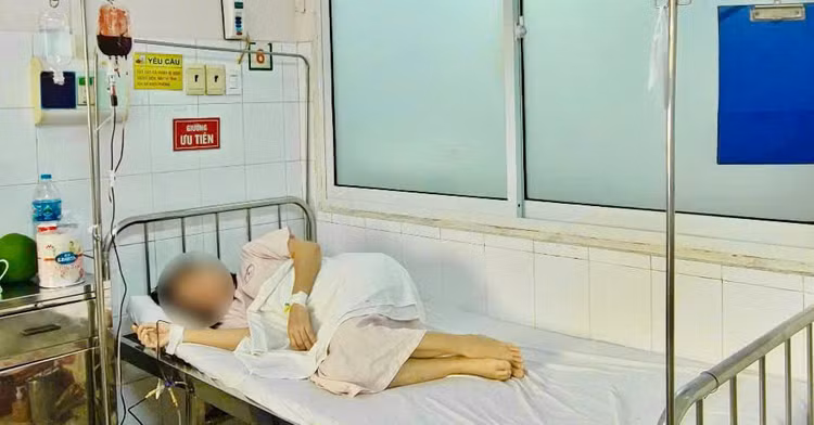 Bệnh nhân N.T.L (40 tuổi) bị băng huyết mất 3/4 lượng máu của cơ thể vì tự phá thai tại nhà bằng thuốc mua trên mạng - Ảnh BVCC