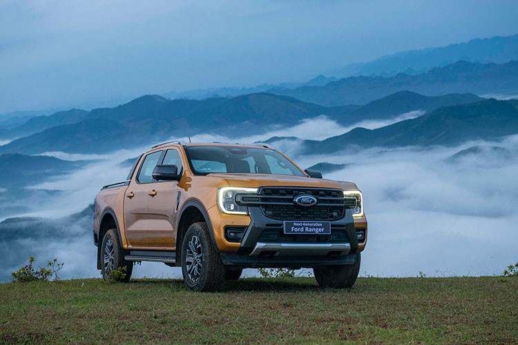 Ford Ranger Sport giảm giá tương đương hỗ trợ 50% lệ phí trước bạ.