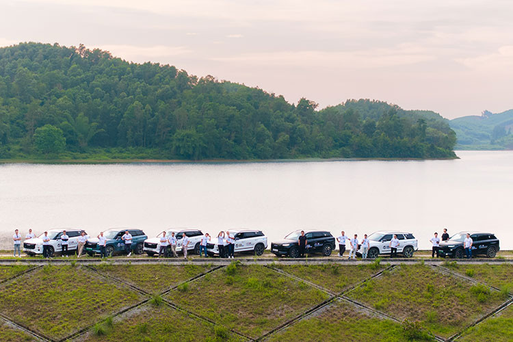 So với xe xăng truyền thống hay các mẫu EV và PHEV đang có mặt trên thị trường, J7 PHEV (SHS) tạo nên một vị thế độc lập và bền vững.