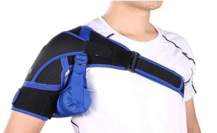 Hình ảnh một loại đai vai hỗ trợ cho người bệnh bán trật khớp vai -- Ảnh BVCC