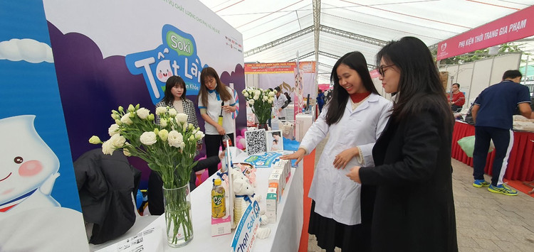 Triển lãm Sản phẩm chất lượng cho Phụ nữ - Bà mẹ và Trẻ em.