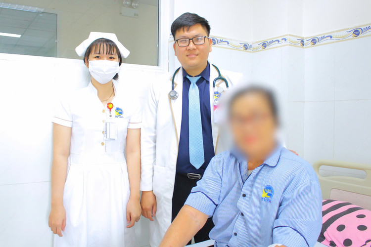 Sau khi cấy thành công máy tạo nhịp tim cho bà V.T.L, người bệnh không còn thấy xuất hiện những cơn choáng váng và ngất