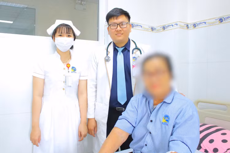 Sau khi cấy thành công máy tạo nhịp tim cho bà V.T.L, người bệnh không còn thấy xuất hiện những cơn choáng váng và ngất