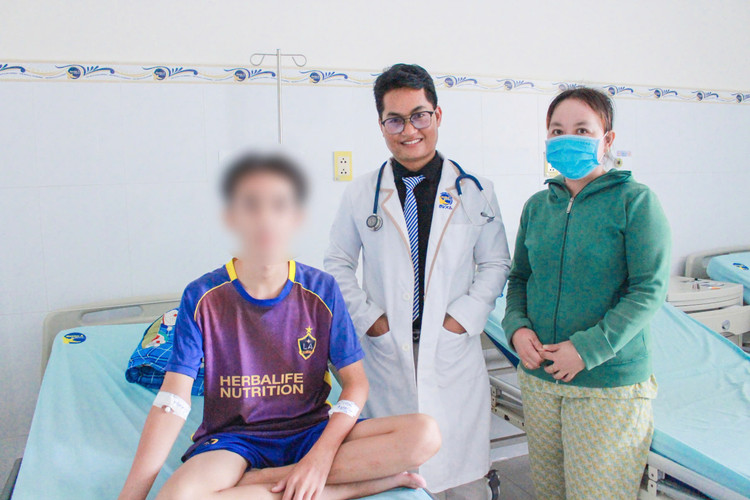 Chủ quan với sốt, bé trai 15 tuổi suýt tử vong vì sốc nhiễm trùng huyết