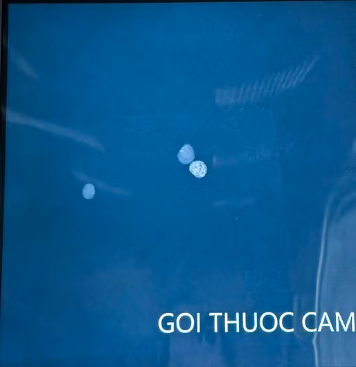 Hình ảnh phim chụp X-Quang cản quang của thuốc cam do gia đình cho trẻ uống