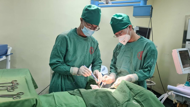 Ca phẫu thuật cho bệnh nhân - Ảnh BVCC