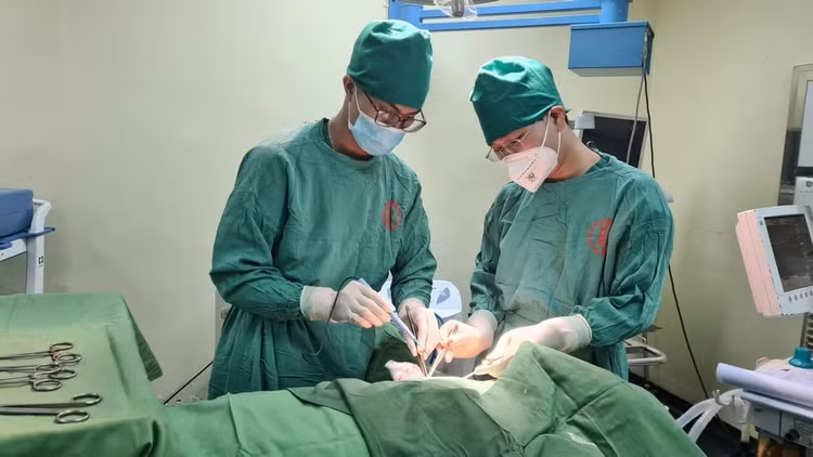 Ca phẫu thuật cho bệnh nhân - Ảnh BVCC