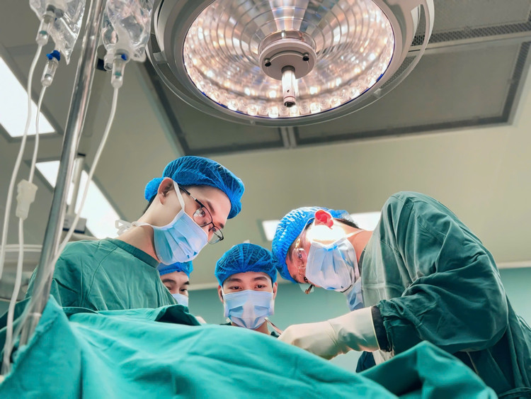 Ca phẫu thuật loại bỏ khối u và tạo hình chân cho bệnh nhân - Ảnh BVCC