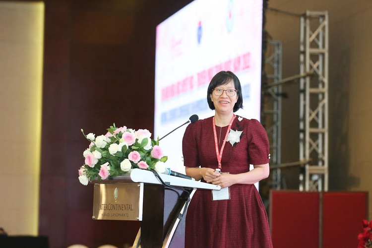 BSCKII Võ Thị Thanh Bình, Trưởng khoa Ghép tế bào gốc – Viện Huyết học - Truyền máu Trung ương phát biểu tại Hội nghị