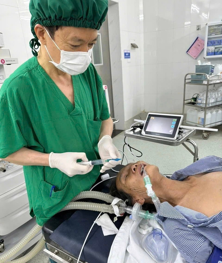 Đặt thành công nội soi ống mềm cho người bệnh - Ảnh BVCC