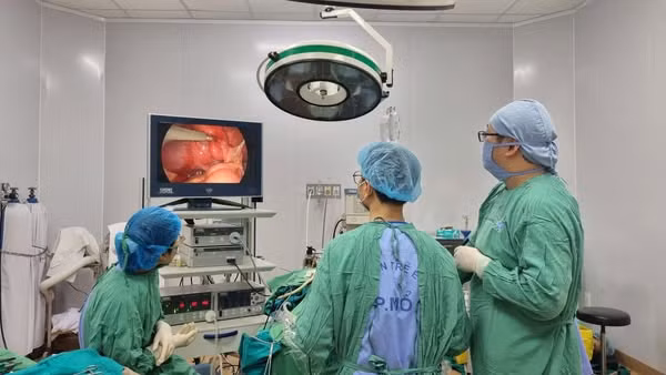 Ca phẫu thuật cho bệnh nhi - Ảnh BVCC Ca phẫu thuật cho bệnh nhi - Ảnh BVCC