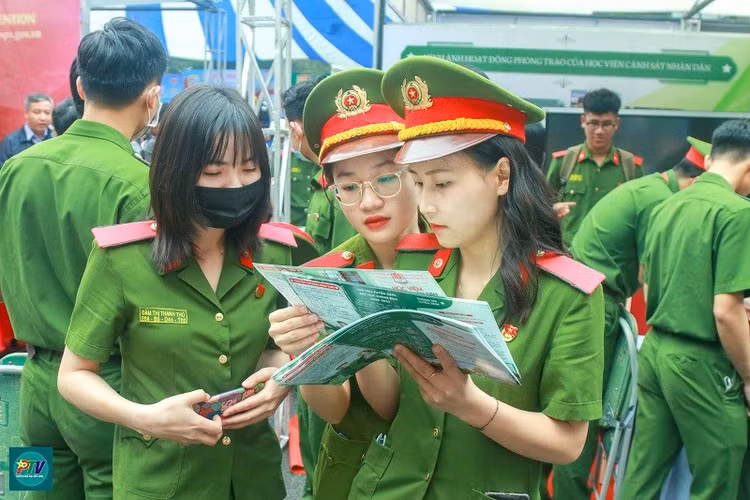 Tuyển sinh ĐH-CĐ 2023: Vào trường Công an có được đi du học nước ngoài? ảnh 1