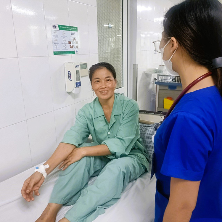 Người bệnh được theo dõi, điều trị tại Khoa Hồi sức tích cực – Chống độc - Ảnh BVCC