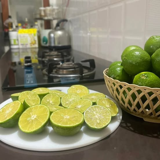 Tác hại của trào lưu thần thánh hóa nước cốt chanh, nhỏ cả vào mắt... - Ảnh BSCC