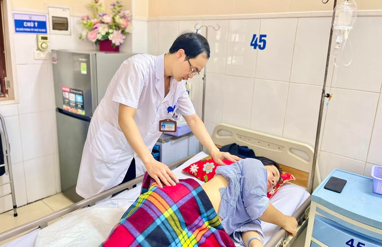 Chữa nhiều nơi nhưng liệt mới phát hiện u tủy - Ảnh BVCC