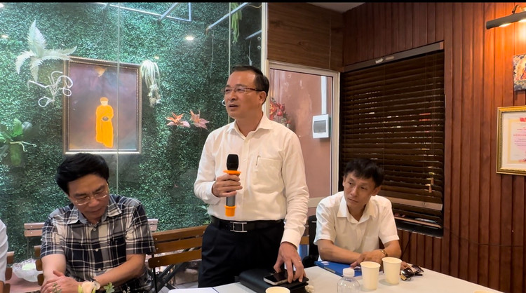 Các chuyên gia phát biểu trong buổi ra mắt cuốn sách Các chuyên gia phát biểu trong buổi ra mắt cuốn sách