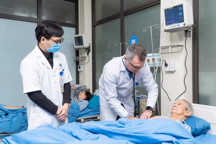 Đau ngực không đi khám, bệnh nhân cấp cứu vì nhồi máu cơ tim cấp ảnh 1