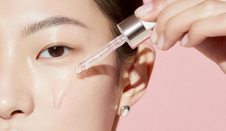 Cần chọn đúng loại mỹ phẩm sáng da AHA để tránh tiền mất, tật mang. Ảnh minh hoạ.