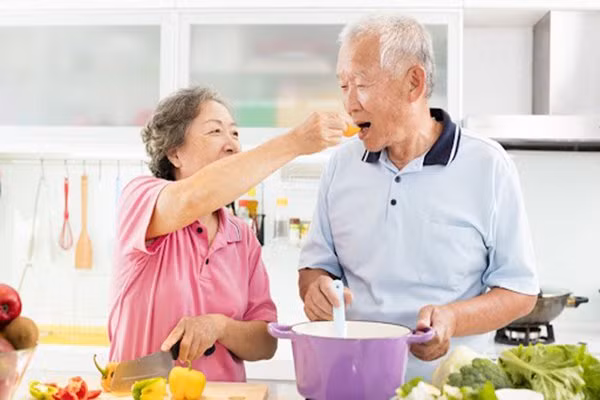 Người già nên ăn nhiều rau quả tốt cho sức khỏe - Ảnh Minh họa