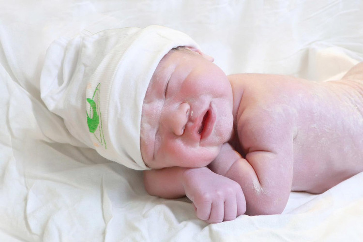 Sau 4 tháng điều trị bé đã chào đời khỏe mạnh - Ảnh BVCC