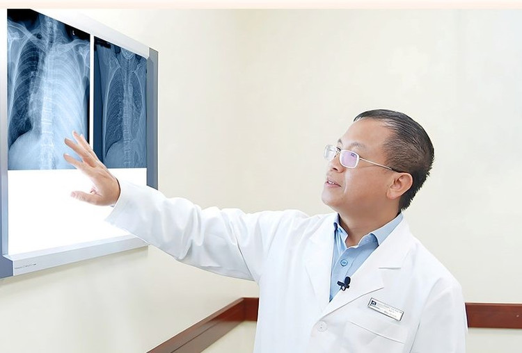 Xẹp toàn bộ một bên phổi do ung thư di căn ảnh 1