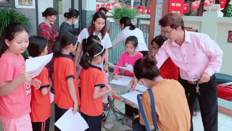 BS Nguyễn Thanh Hiếu - Phó Giám đốc Trung tâm Y tế quận Ba Đình nhấn mạnh: “Tổ chức khám sàng lọc phát hiện bệnh dậy thì sớm ở trẻ là thực sự cần thiết".