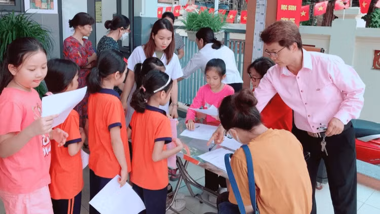 BS Nguyễn Thanh Hiếu - Phó Giám đốc Trung tâm Y tế quận Ba Đình nhấn mạnh: “Tổ chức khám sàng lọc phát hiện bệnh dậy thì sớm ở trẻ là thực sự cần thiết".