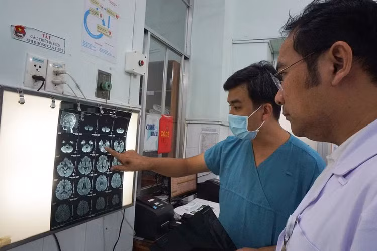 Lần đầu tiên sử dụng ECMO cứu bệnh nhi mắc tay chân miệng nguy kịch ảnh 1 Lần đầu tiên sử dụng ECMO cứu bệnh nhi mắc tay chân miệng nguy kịch ảnh 1