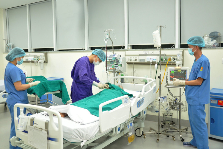 Bôi thuốc ngoài da, người bệnh 65 tuổi ngừng tim phổi do phản vệ độ IV ảnh 1