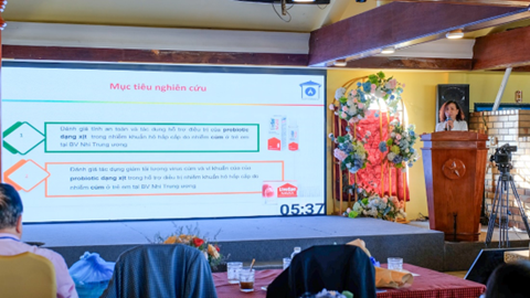 PGS.TS. Trần Thanh Tú báo cáo tại hội nghị PGS.TS. Trần Thanh Tú báo cáo tại hội nghị