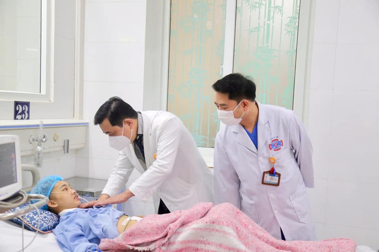 Sau phẫu thuật, bệnh nhân Thào Thị Linh được theo dõi, điều trị với phác đồ tối ưu, đáp ứng hoá chất tốt, sức khoẻ ổn định - Ảnh BVCC