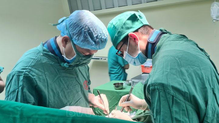 Phẫu thuật cắt chân hoại tử cho bệnh nhân