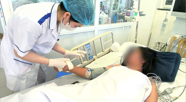 Chăm sóc bệnh nhân biến chứng sởi - Ảnh BVCC Chăm sóc bệnh nhân biến chứng sởi - Ảnh BVCC